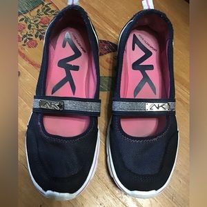 Women’s size 6.5 navy slip on shoes Anne Klein sport